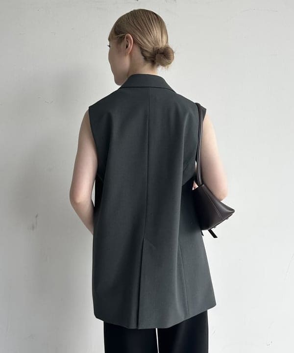 大浦 栞さんの「BEAMS WOMEN｜モールヤーン フラワー ブラウス」を使ったコーディネート