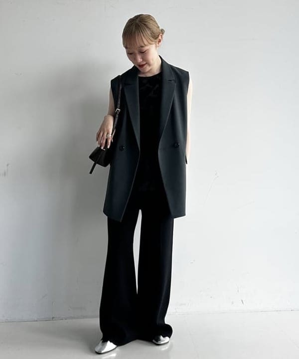 大浦 栞さんの「BEAMS WOMEN｜モールヤーン フラワー ブラウス」を使ったコーディネート