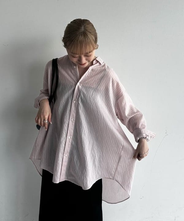 大浦 栞さんの「BEAMS WOMEN｜AK+1 / シアー ストライプ シャツ」を使ったコーディネート