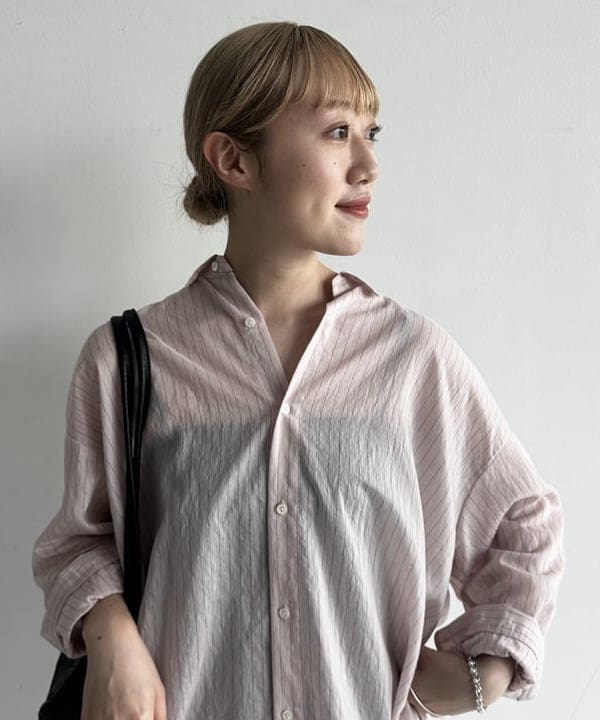 大浦 栞さんの「BEAMS WOMEN｜AK+1 / シアー ストライプ シャツ」を使ったコーディネート
