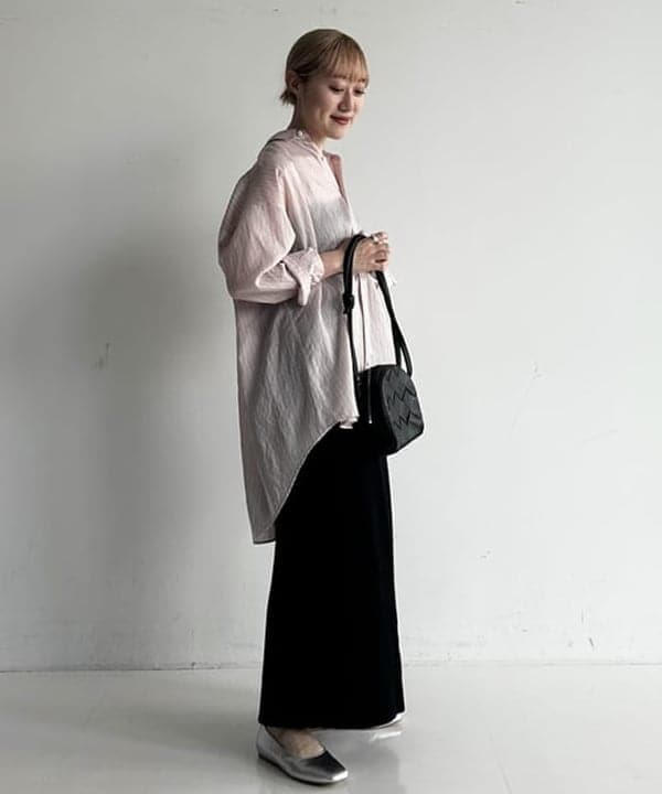 大浦 栞さんの「BEAMS WOMEN｜AK+1 / シアー ストライプ シャツ」を使ったコーディネート