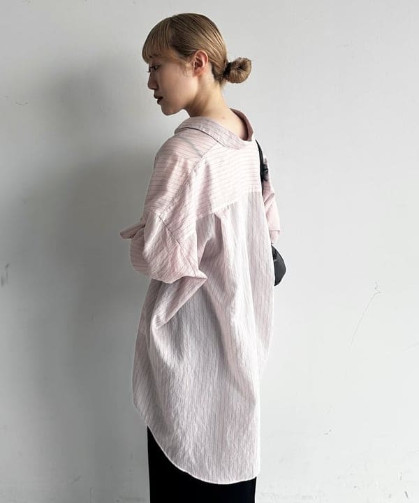 大浦 栞さんの「BEAMS WOMEN｜AK+1 / シアー ストライプ シャツ」を使ったコーディネート