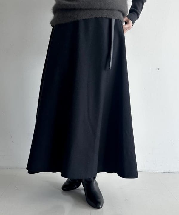 大浦 栞さんの「BEAMS WOMEN｜フェイクレザー シャツジャケット」を使ったコーディネート