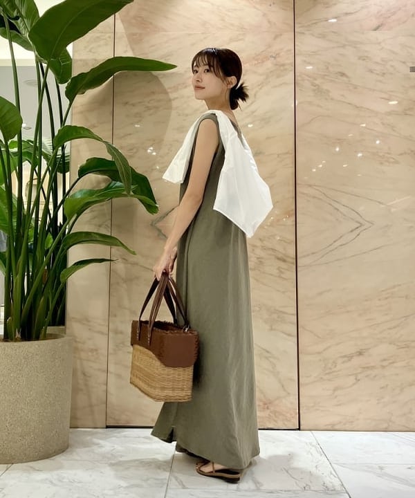 茂野 真楓さんの「BEAMS WOMEN｜KHADI オーバー ショート シャツ」を使ったコーディネート
