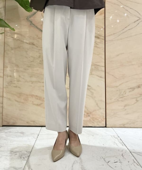 茂野 真楓さんの「BEAMS WOMEN｜ポリエステル 1タック パンツ」を使ったコーディネート