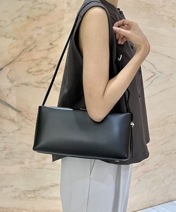 茂野 真楓さんの「BEAMS WOMEN｜ポリエステル 1タック パンツ」を使ったコーディネート