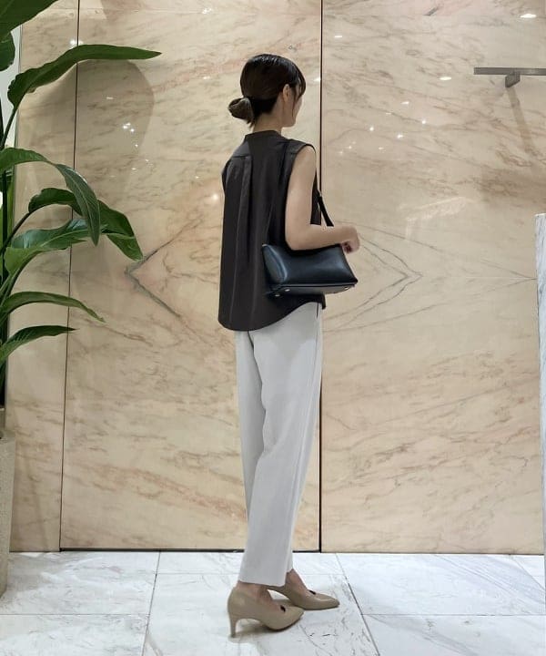 茂野 真楓さんの「BEAMS WOMEN｜ポリエステル 1タック パンツ」を使ったコーディネート