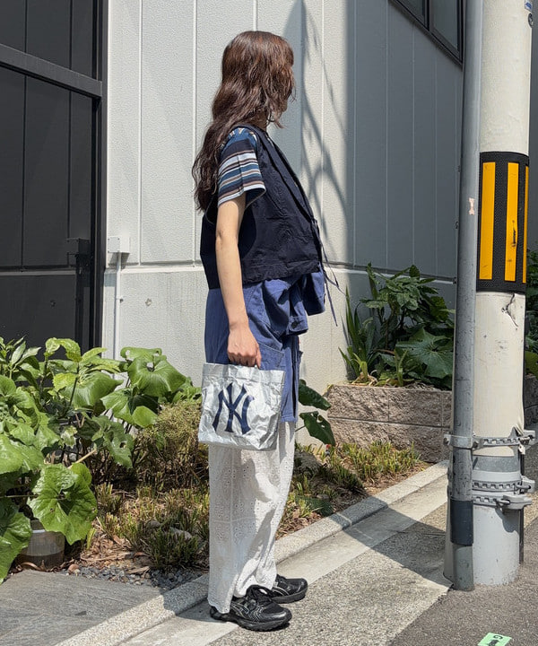 み　う　ちさんの「BEAMS WOMEN｜【別注】INFIELDER DESIGN MLB ロゴ YYB トートバッグ」を使ったコーディネート
