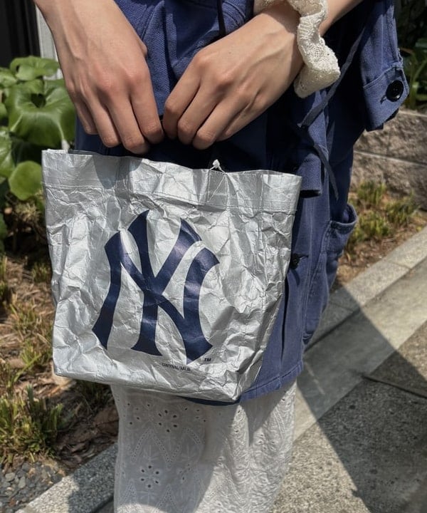 み　う　ちさんの「BEAMS WOMEN｜【別注】INFIELDER DESIGN MLB ロゴ YYB トートバッグ」を使ったコーディネート