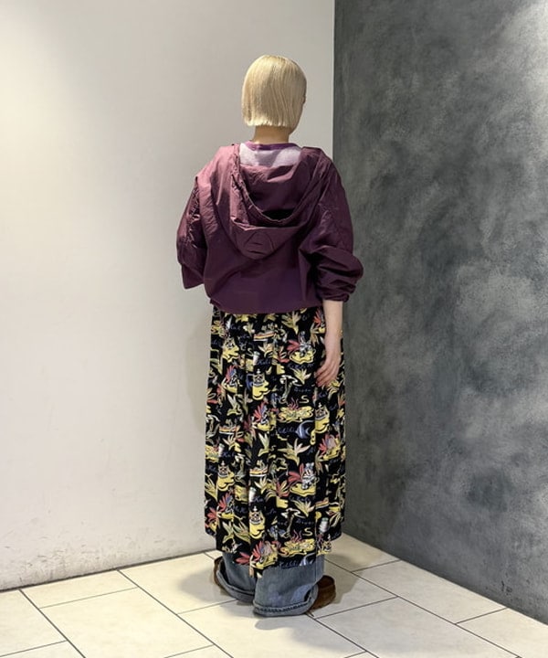 yokoyama shionさんの「BEAMS WOMEN｜【別注】SUN SURF / ギャザー ロング スカート」を使ったコーディネート