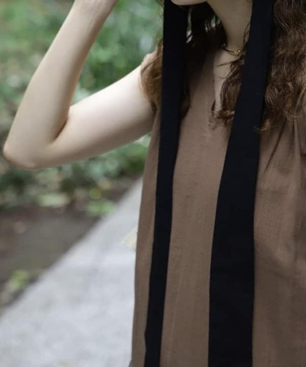 佐々木 南美さんの「BEAMS WOMEN｜ヨウリュウ Vネック フレンチスリーブ ワンピース」を使ったコーディネート