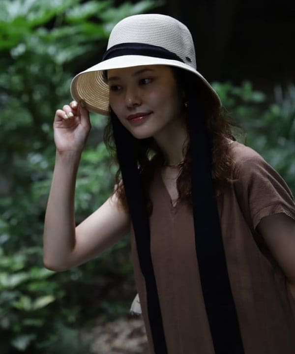 佐々木 南美さんの「BEAMS WOMEN｜ヨウリュウ Vネック フレンチスリーブ ワンピース」を使ったコーディネート