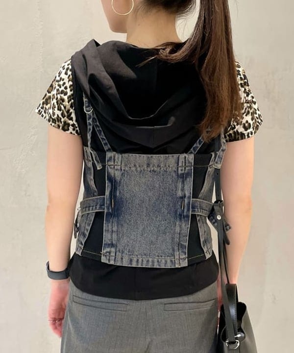 カタヤマ アヤさんの「BEAMS WOMEN｜ストレッチ カプリ パンツ」を使ったコーディネート