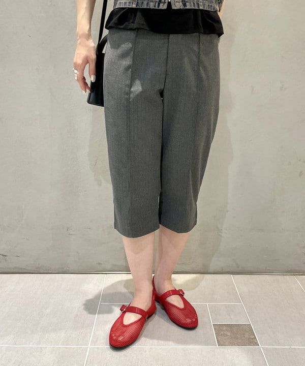 カタヤマ アヤさんの「BEAMS WOMEN｜ストレッチ カプリ パンツ」を使ったコーディネート