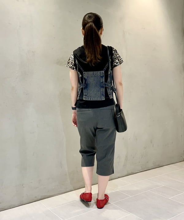 カタヤマ アヤさんの「BEAMS WOMEN｜ストレッチ カプリ パンツ」を使ったコーディネート