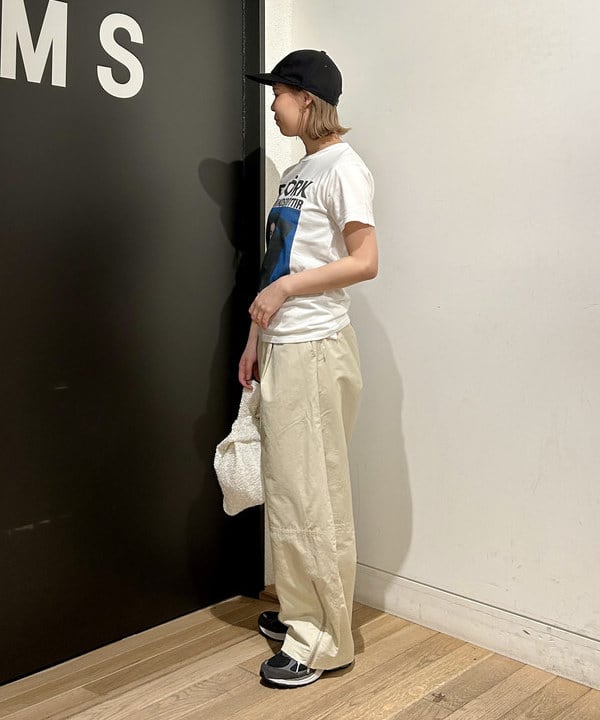 早川 萌子さんの「BEAMS WOMEN｜【別注】Kevin Cummins / 「Bjork」Photo T③」を使ったコーディネート