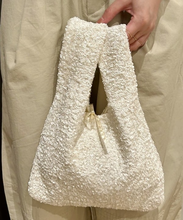 早川 萌子さんの「BEAMS WOMEN｜【別注】Kevin Cummins / 「Bjork」Photo T③」を使ったコーディネート