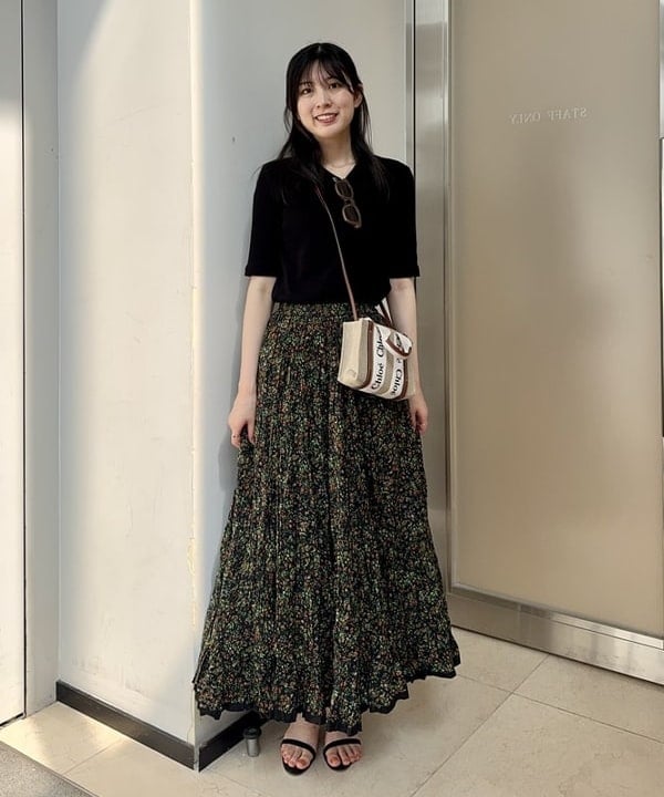 山田 千遥さんの「BEAMS WOMEN｜【別注】スタイリスト佐藤佳菜子 × SLOANE / クルーネック リブTシャツ」を使ったコーディネート