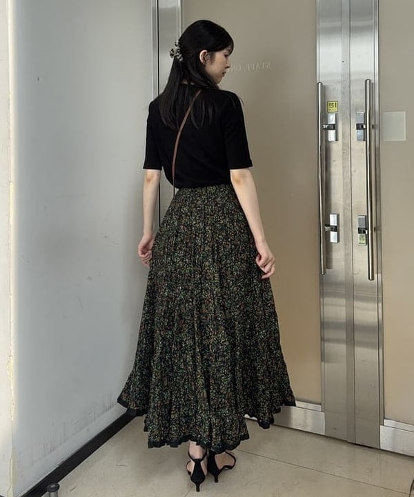 山田 千遥さんの「BEAMS WOMEN｜【別注】スタイリスト佐藤佳菜子 × SLOANE / クルーネック リブTシャツ」を使ったコーディネート