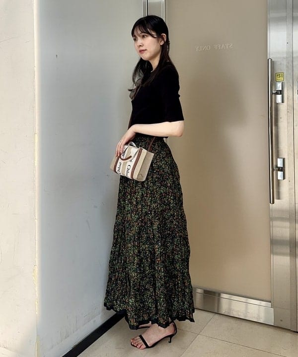 山田 千遥さんの「BEAMS WOMEN｜【別注】スタイリスト佐藤佳菜子 × SLOANE / クルーネック リブTシャツ」を使ったコーディネート