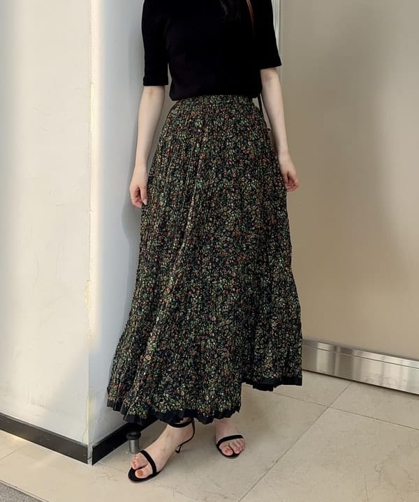 山田 千遥さんの「BEAMS WOMEN｜【別注】スタイリスト佐藤佳菜子 × SLOANE / クルーネック リブTシャツ」を使ったコーディネート