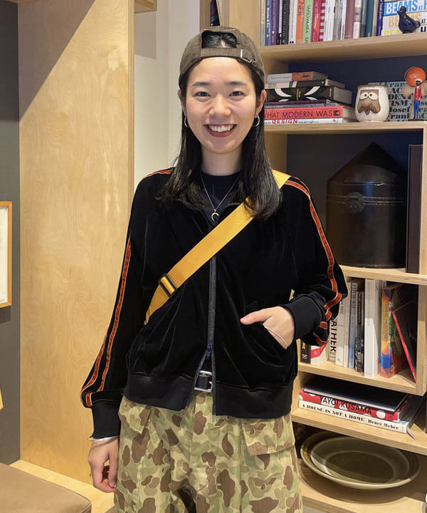 津藤 理佐子さんの「BEAMS WOMEN｜BEAMS BOY / 25mm WASH ベルト」を使ったコーディネート