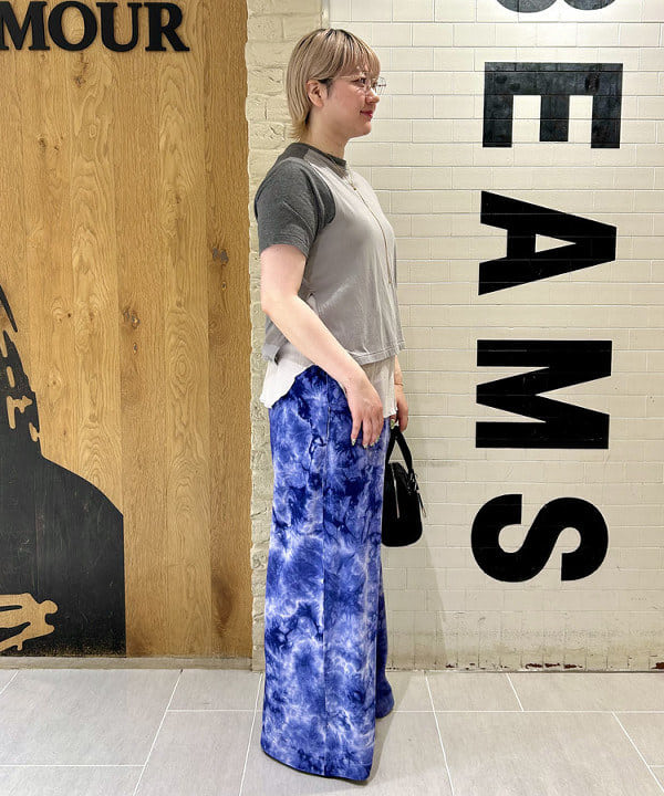 スミレさんの「BEAMS WOMEN｜【別注】NEEDELS / ベロア パンツ」を使ったコーディネート