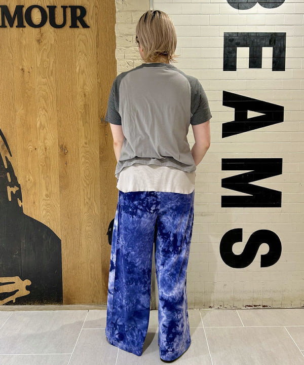 スミレさんの「BEAMS WOMEN｜【別注】NEEDELS / ベロア パンツ」を使ったコーディネート