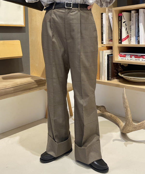 津藤 理佐子さんの「BEAMS WOMEN｜チェック フリルカラー シャツ」を使ったコーディネート