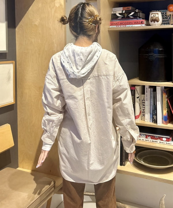 小原 もこさんの「BEAMS WOMEN｜ビッグ ボタンダウン シャツ」を使ったコーディネート