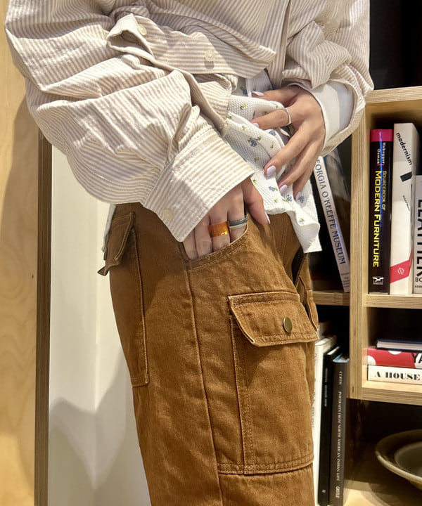 小原 もこさんの「BEAMS WOMEN｜ビッグ ボタンダウン シャツ」を使ったコーディネート