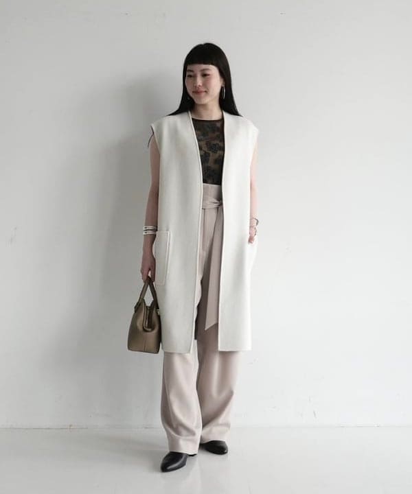 Ichika Hondaさんの「BEAMS WOMEN｜リバー ロングジレ」を使ったコーディネート