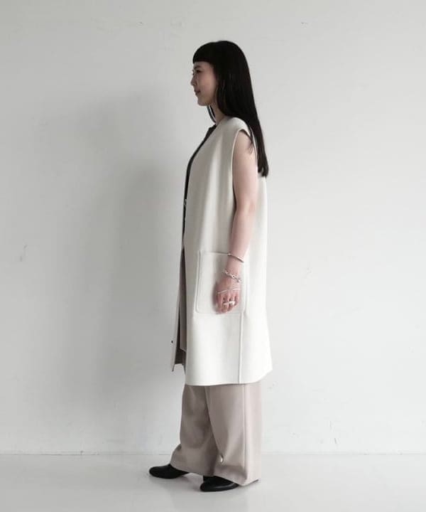 Ichika Hondaさんの「BEAMS WOMEN｜リバー ロングジレ」を使ったコーディネート