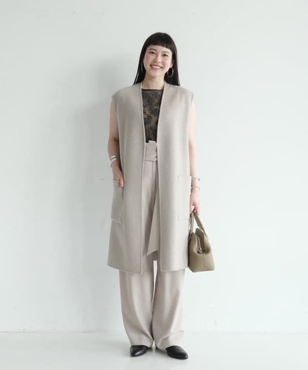 Ichika Hondaさんの「BEAMS WOMEN｜リバー ロングジレ」を使ったコーディネート