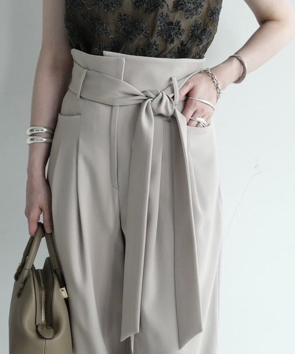 Ichika Hondaさんの「BEAMS WOMEN｜リバー ロングジレ」を使ったコーディネート