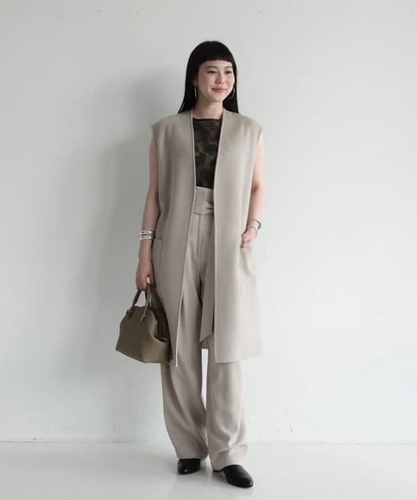 Ichika Hondaさんの「BEAMS WOMEN｜リバー ロングジレ」を使ったコーディネート