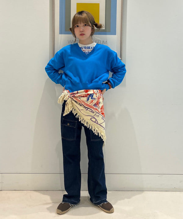 小原 もこさんの「BEAMS WOMEN｜ボーイ メッセージ ロングスリーブ Tシャツ」を使ったコーディネート