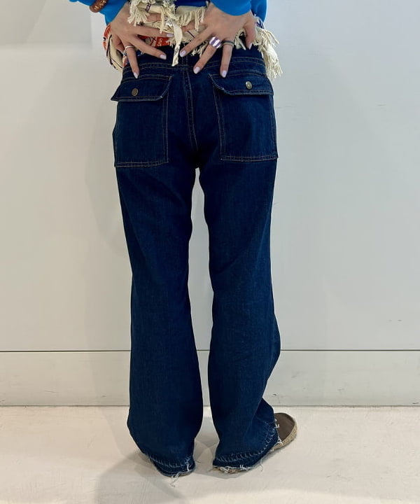 小原 もこさんの「BEAMS WOMEN｜ボーイ メッセージ ロングスリーブ Tシャツ」を使ったコーディネート