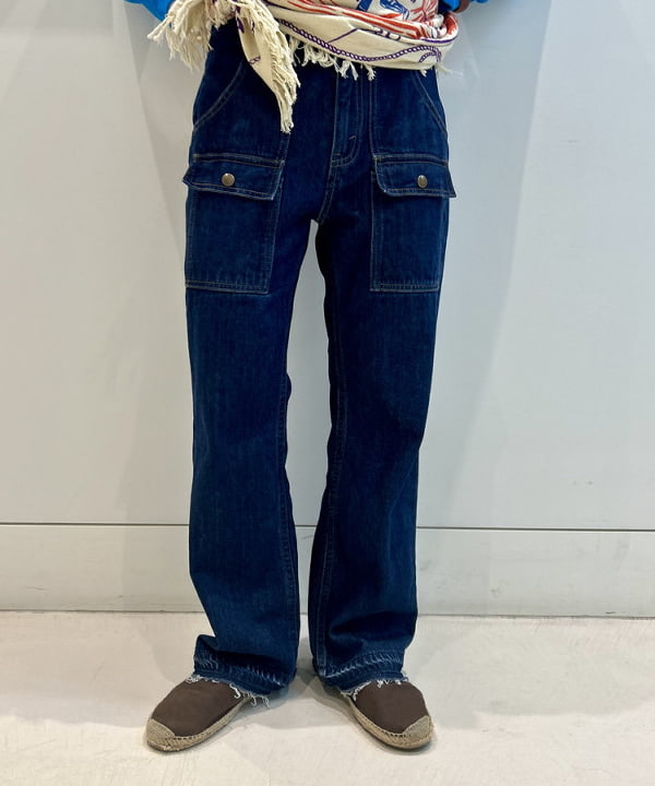 小原 もこさんの「BEAMS WOMEN｜ボーイ メッセージ ロングスリーブ Tシャツ」を使ったコーディネート