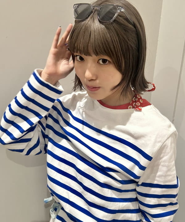 小原 もこさんの「BEAMS WOMEN｜ナバルボーダー ビッグ ボートネック カットソー」を使ったコーディネート