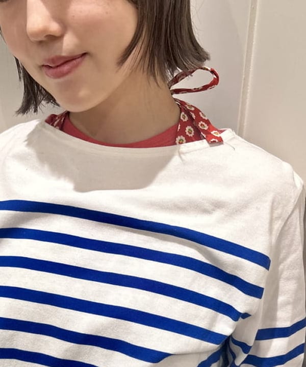 小原 もこさんの「BEAMS WOMEN｜ナバルボーダー ビッグ ボートネック カットソー」を使ったコーディネート