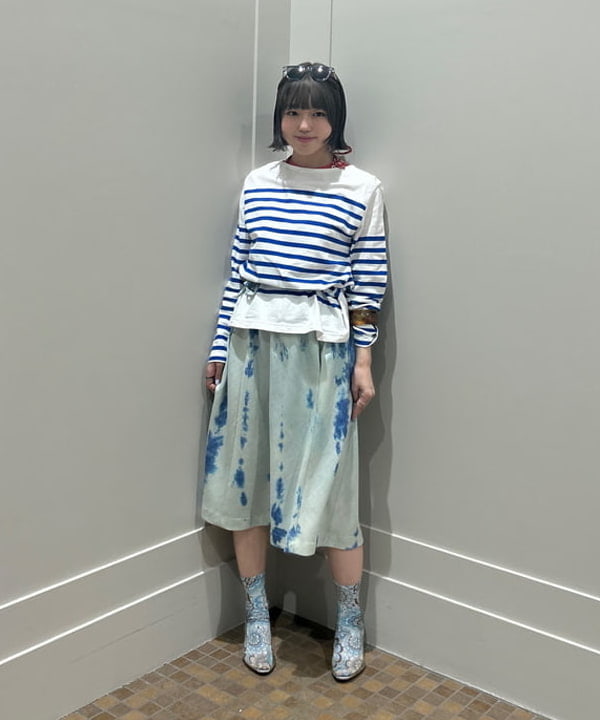 小原 もこさんの「BEAMS WOMEN｜ナバルボーダー ビッグ ボートネック カットソー」を使ったコーディネート