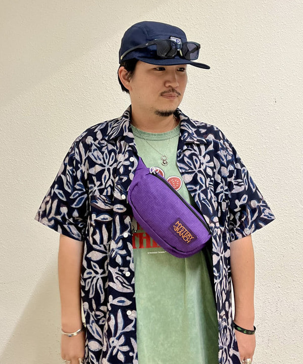 新里 京介さんの「BEAMS WOMEN｜BEAMS PLUS / 2 Pleats Shorts Twill」を使ったコーディネート