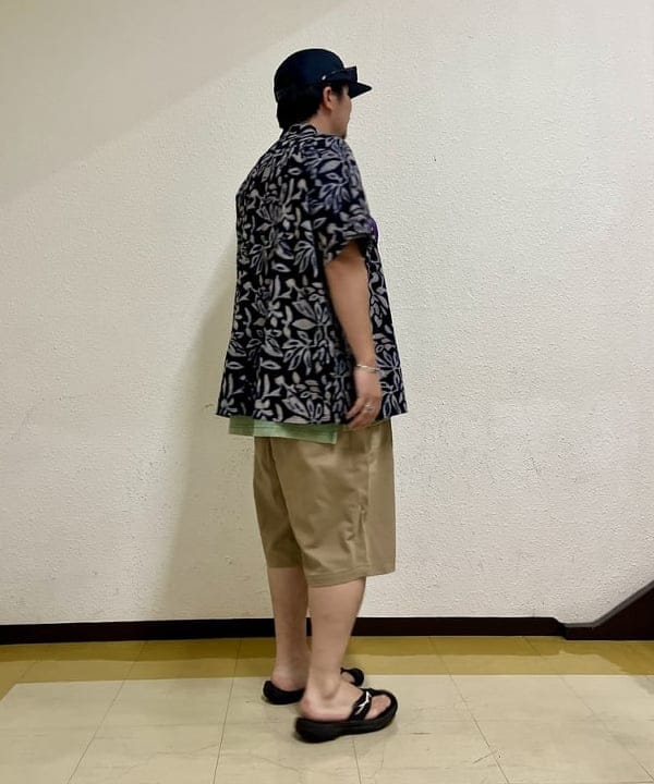 新里 京介さんの「BEAMS WOMEN｜BEAMS PLUS / 2 Pleats Shorts Twill」を使ったコーディネート