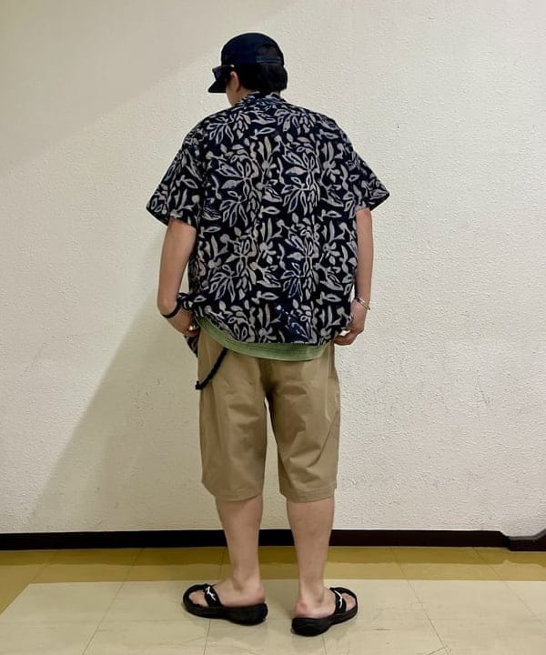 新里 京介さんの「BEAMS WOMEN｜BEAMS PLUS / 2 Pleats Shorts Twill」を使ったコーディネート