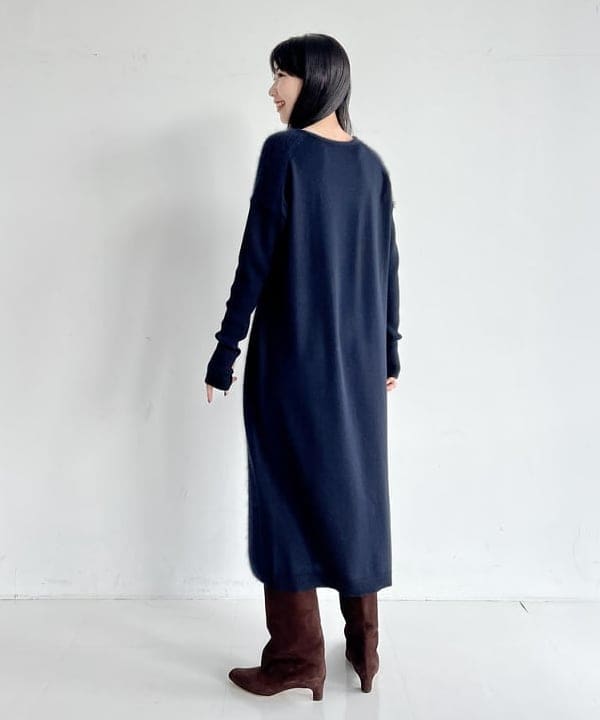 中丸　栞さんの「BEAMS WOMEN｜フラッフィ クルーネック ニット ワンピース」を使ったコーディネート