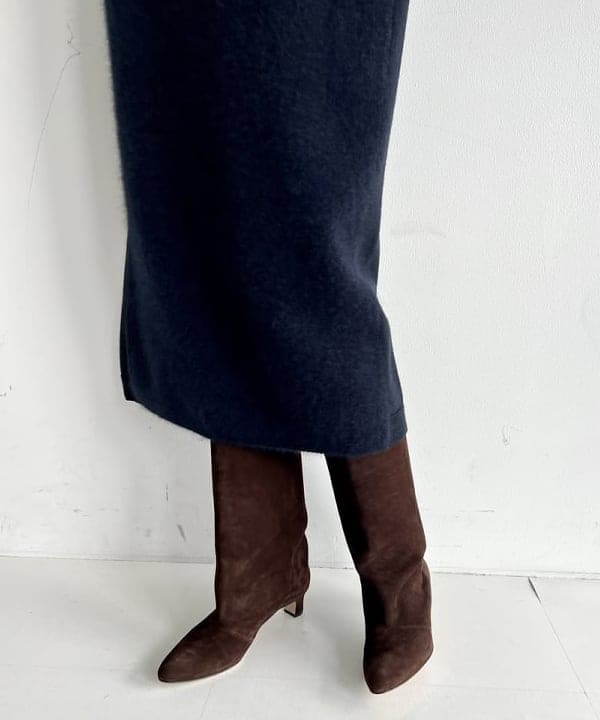 中丸　栞さんの「BEAMS WOMEN｜フラッフィ クルーネック ニット ワンピース」を使ったコーディネート