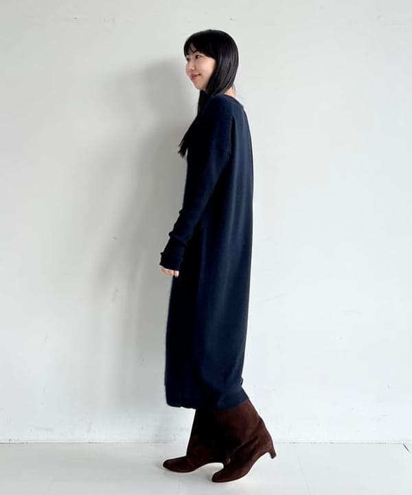 中丸　栞さんの「BEAMS WOMEN｜フラッフィ クルーネック ニット ワンピース」を使ったコーディネート