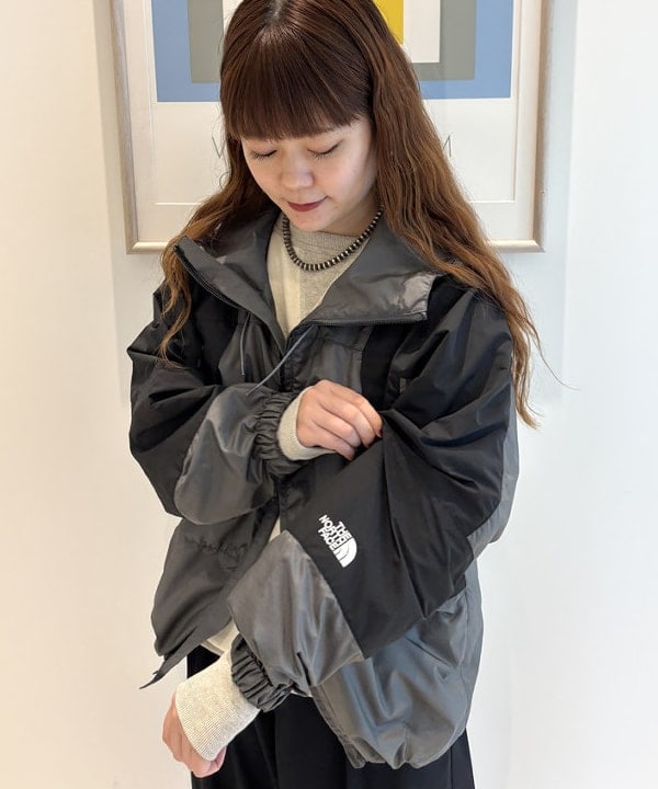 カスタニ モモノさんの「BEAMS WOMEN｜【別注】Gramicci / 2プリーツ ワイド スラックス 25FW」を使ったコーディネート