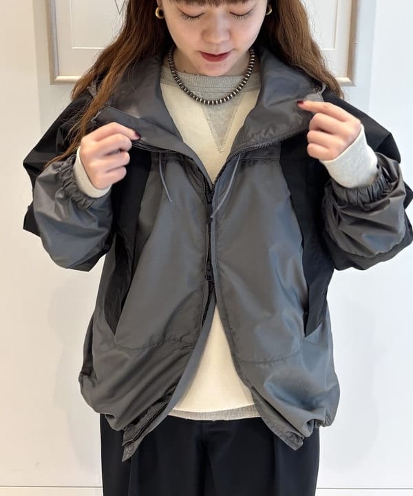 カスタニ モモノさんの「BEAMS WOMEN｜【別注】Gramicci / 2プリーツ ワイド スラックス 25FW」を使ったコーディネート